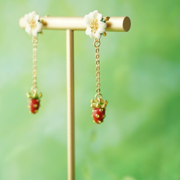 NWT Lesnereides strawberry earrings - Picture 3 of 10